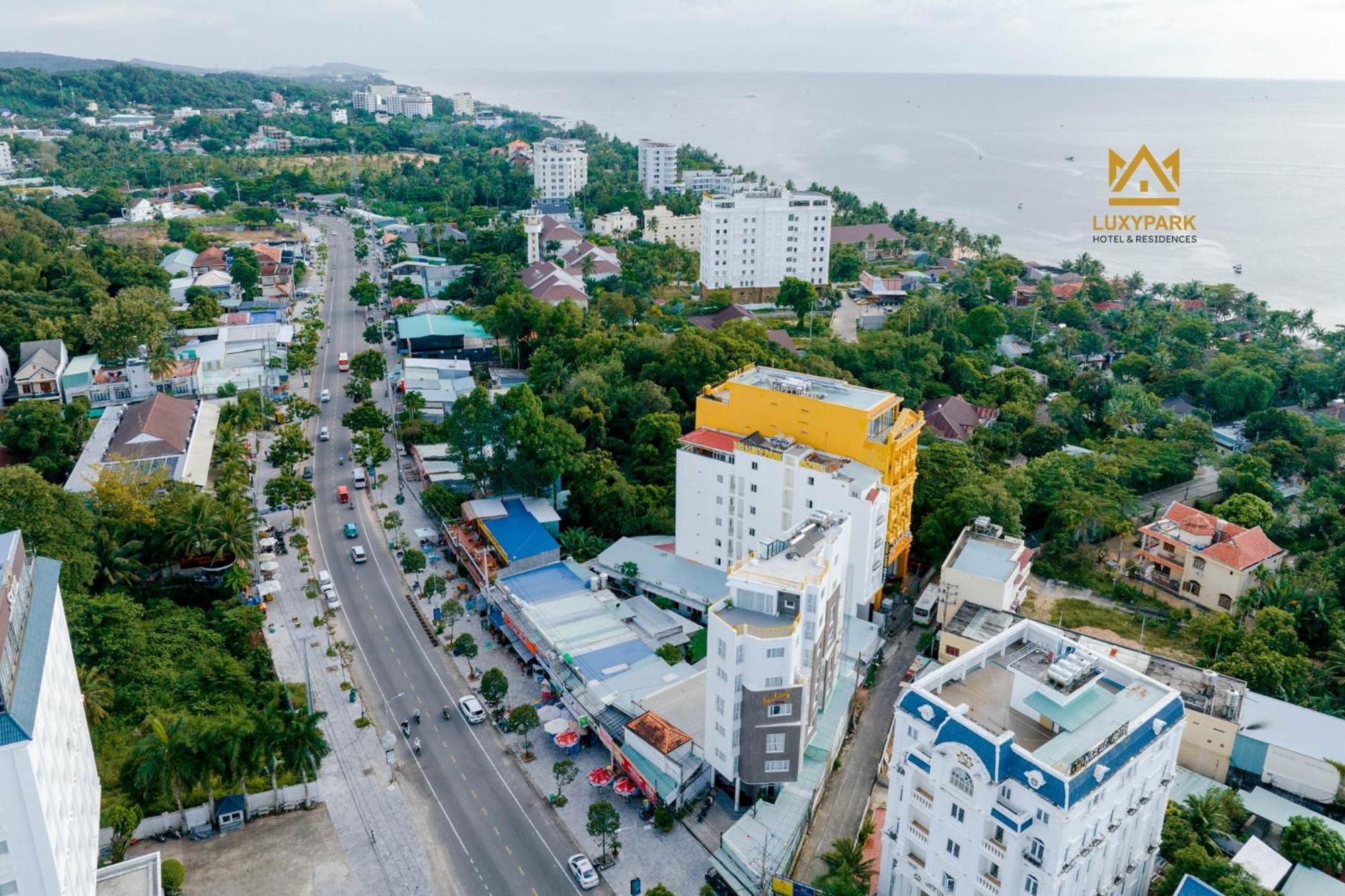Luxy Park Hotel - Phu Quoc Centre Exterior photo
